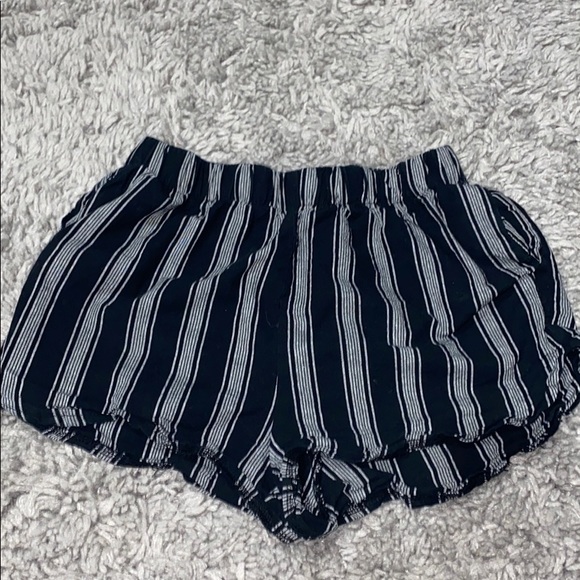black and white striped shorts ( with pockets!! ) - Picture 1 of 3